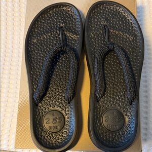 Allbirds Black Flip Flops with Textured Sole NWOT